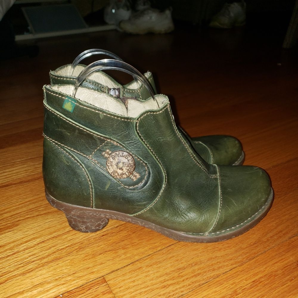 El Naturalista Green leather boots